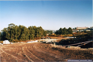 Imaxe dos efectos que a construción dunha aldea afgana está a ter sobre o monte