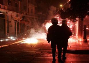 Durante a madrugada volveu haber enfrontamentos entre Policía e manifestantes