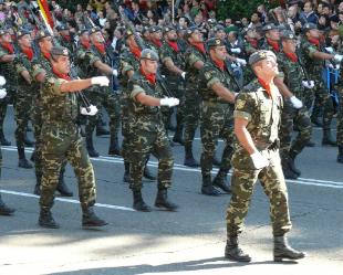 A ministra de Defensa defendeu a ampliación da franxa de seguridade